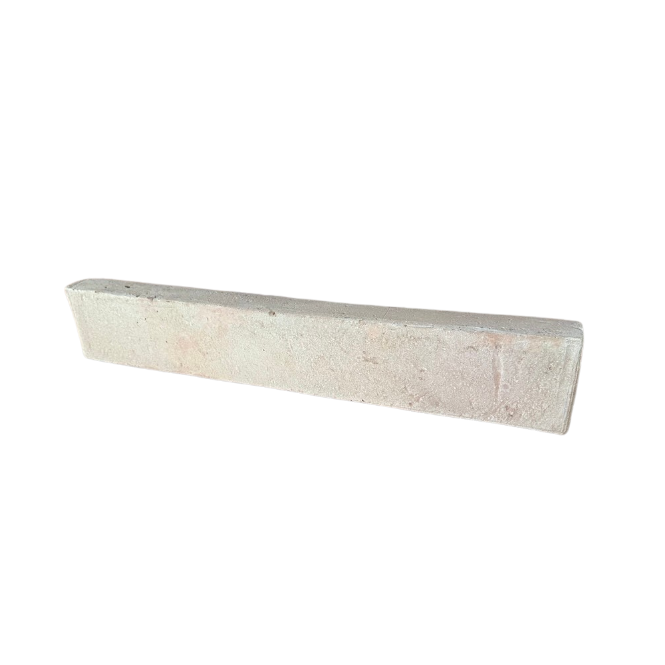 cintilla blanca de 8x50 cm.